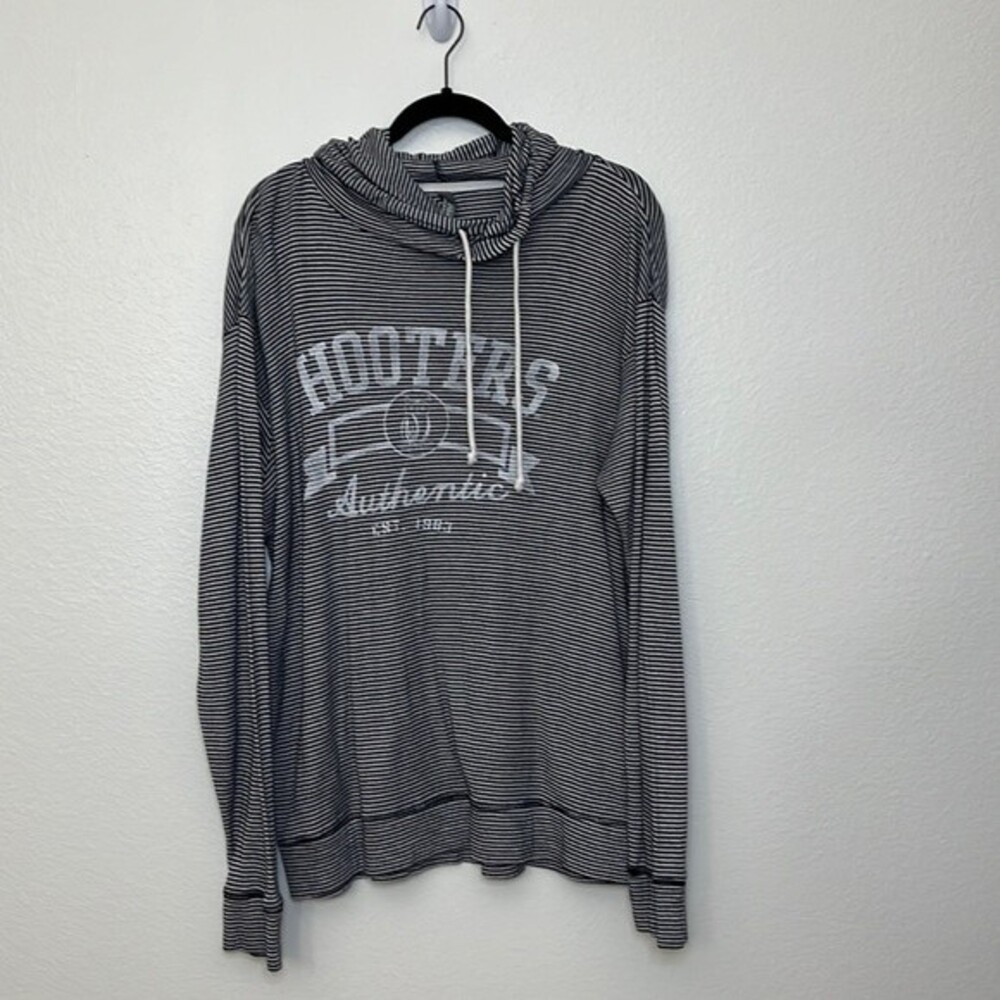 MV Sports XL Hooters striped hoodie